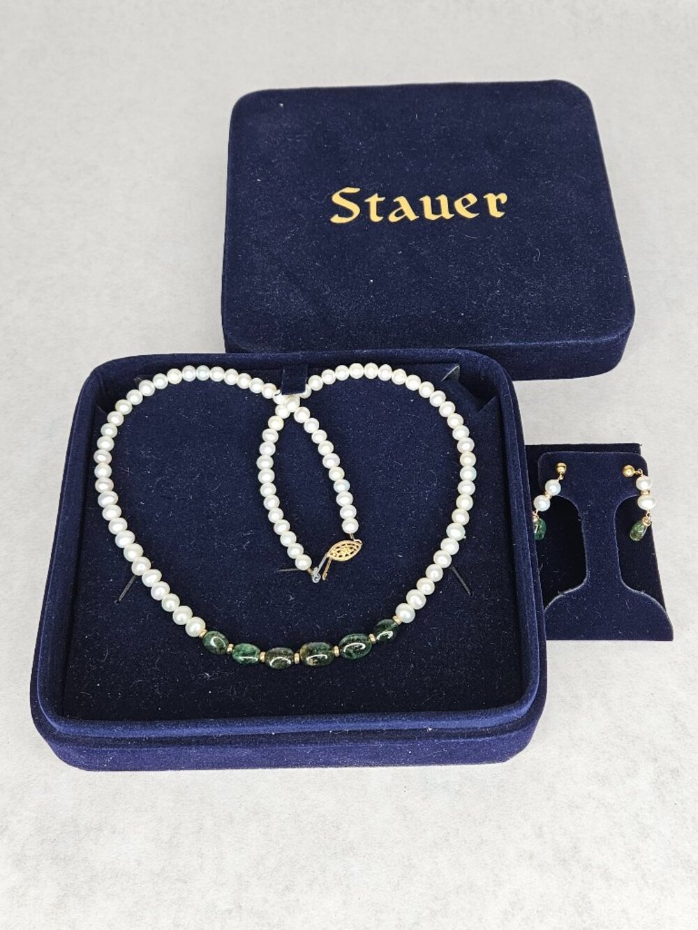 Stauer Costume Jewelry Pearl Green Stone Necklace with Dangle Earrings & Box